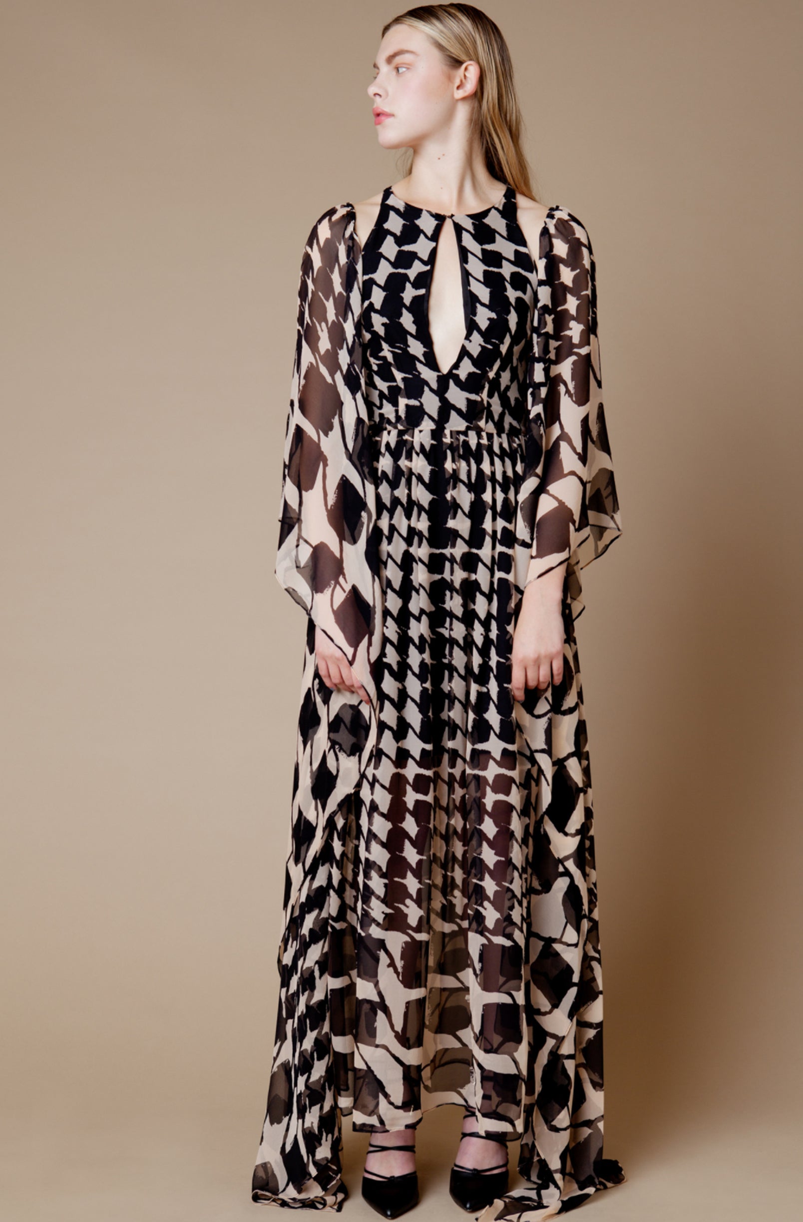 BASMA KAFTAN IN PAINTED HOUNDSTOOTH