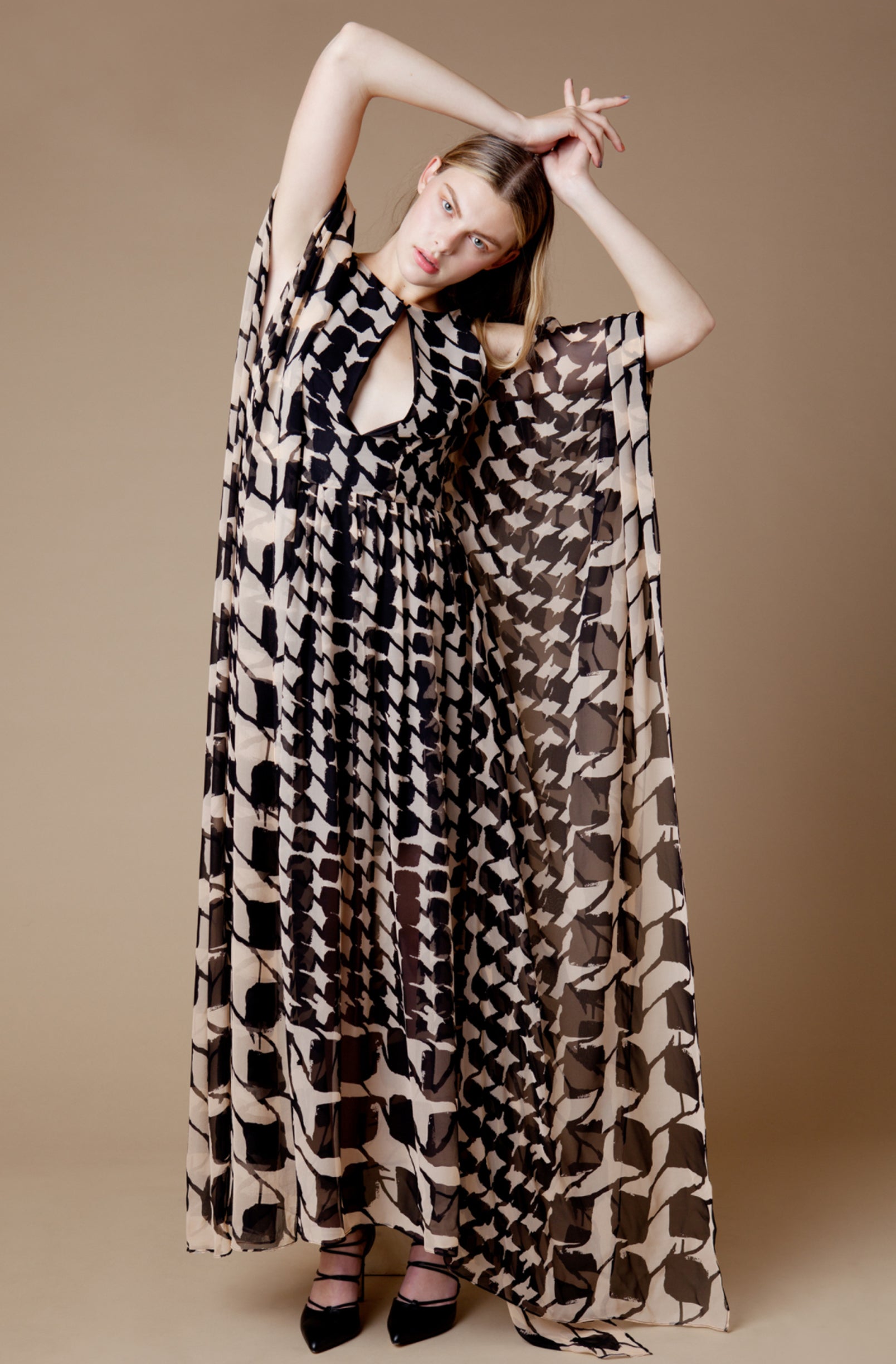 BASMA KAFTAN IN PAINTED HOUNDSTOOTH