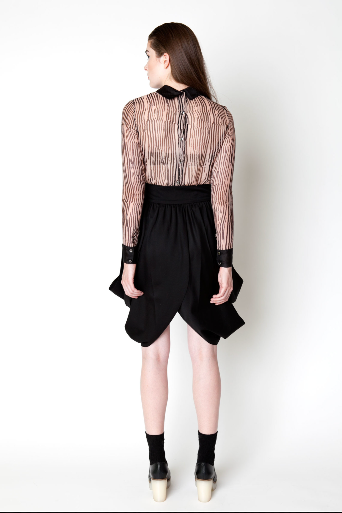 HANSEL BUTTON BACK BLOUSE