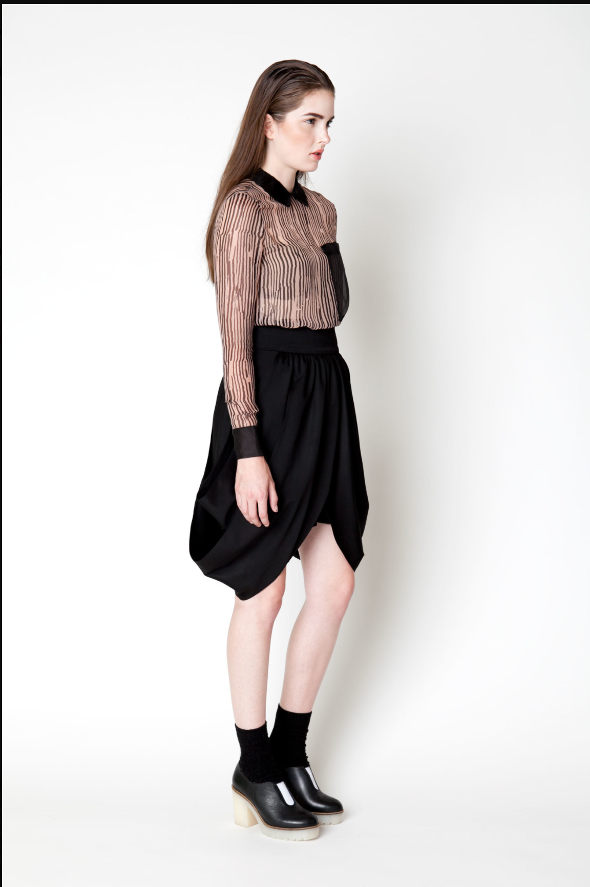 HANSEL BUTTON BACK BLOUSE